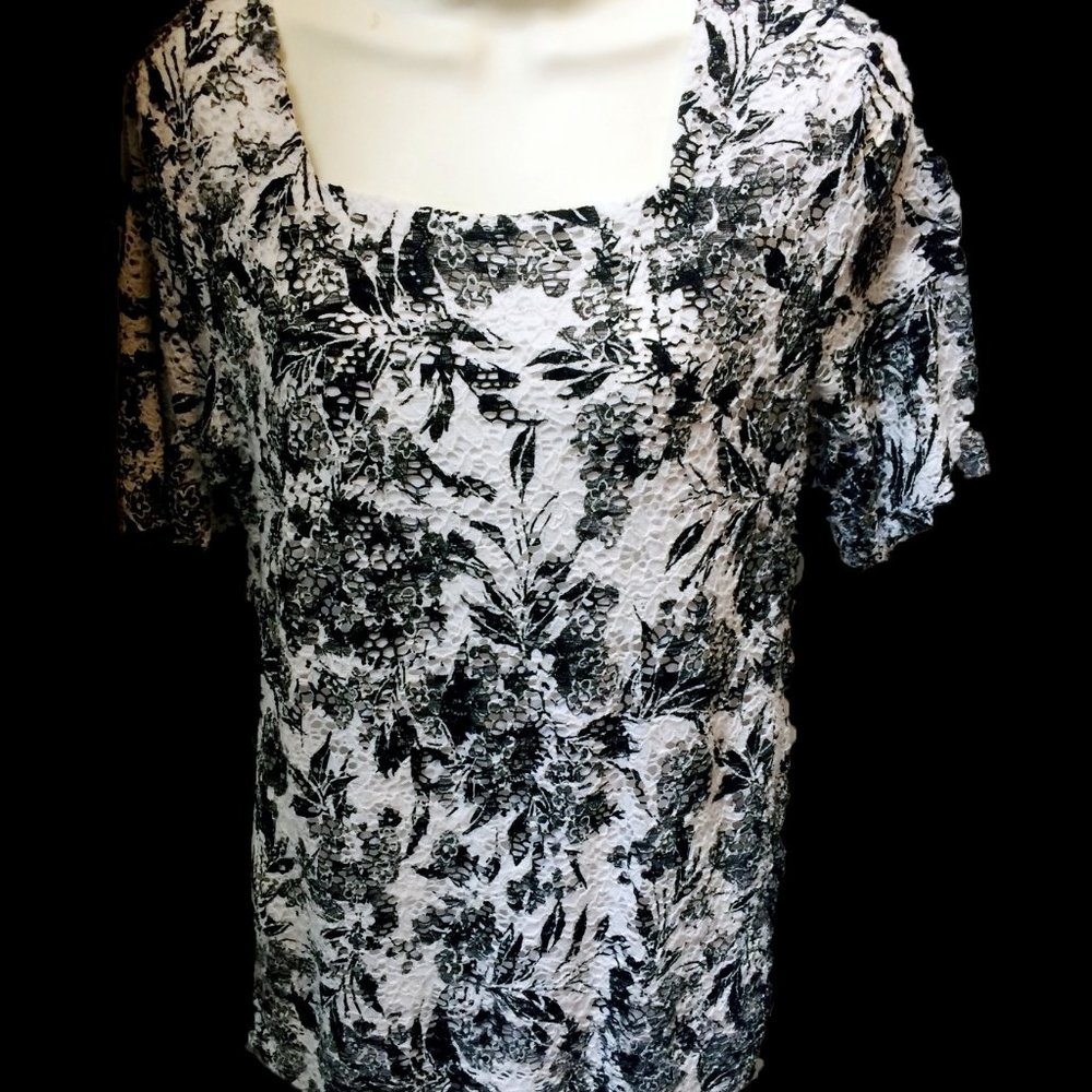 Christopher & Bnaks Black White Crochet Overlay Floral Top sz Lg